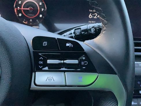 Certified 2024 Hyundai Elantra SEL w/ Convenience Package image 27