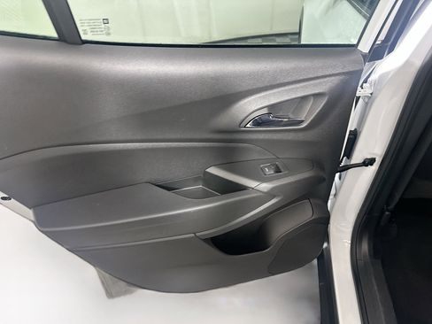 Used 2025 Chevrolet Trax LT image 25