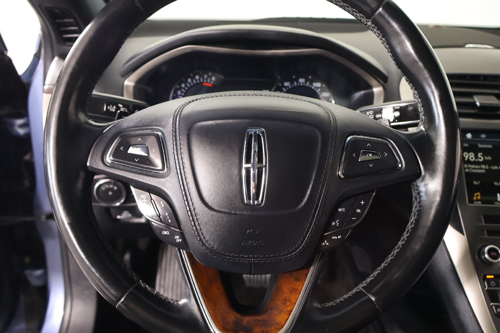 Used 2018 Lincoln MKZ Reserve w/ Luxury Package FWD image 3