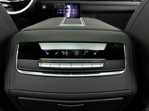Used 2025 Cadillac Escalade Sport Platinum w/ LPO, ONYX Package AWD/4WD image 35
