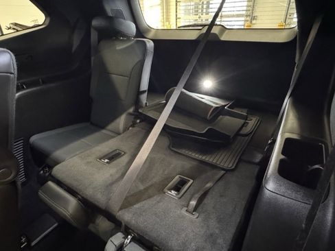 Used 2024 GMC Acadia AT4 image 25