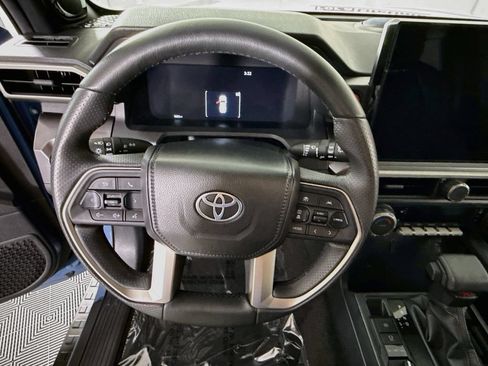 Used 2025 Toyota 4Runner TRD Off-Road Premium AWD/4WD image 23