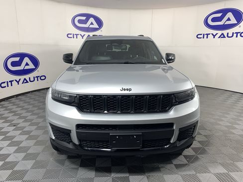 Used 2023 Jeep Grand Cherokee L Laredo AWD/4WD image 9