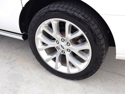 Used 2018 Ford Expedition Max Platinum AWD/4WD image 16