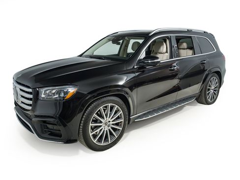 Used 2024 Mercedes-Benz GLS 580 4MATIC image 2