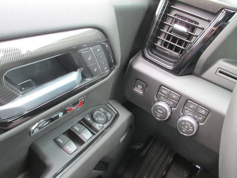 New 2026 GMC Sierra 1500 AT4 w/ AT4 Premium Package AWD/4WD image 21