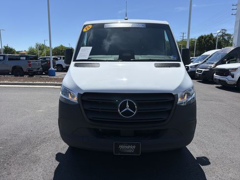 Used 2025 Mercedes-Benz Sprinter 2500 image 3