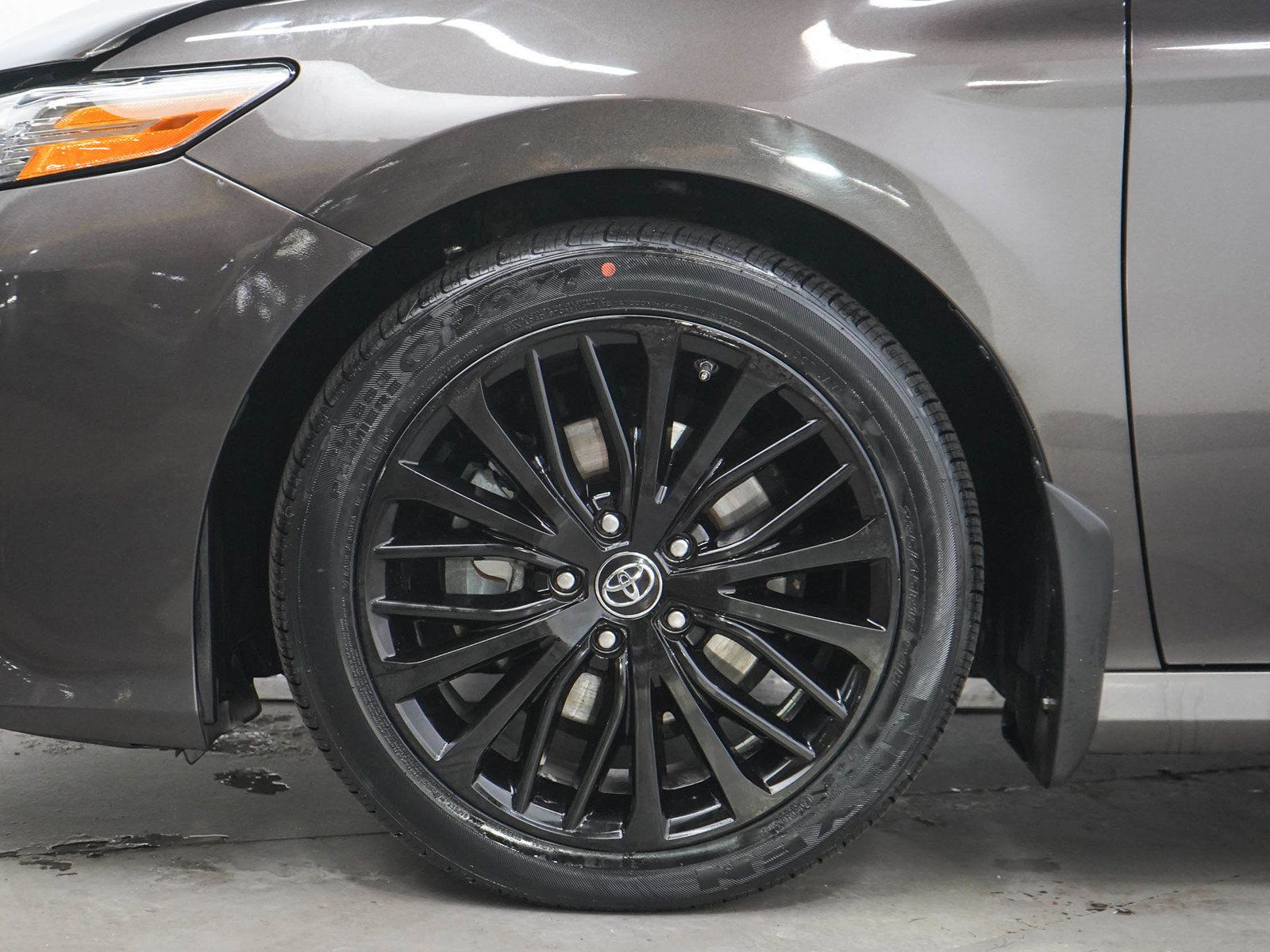 Used 2018 Toyota Camry XLE FWD image 28