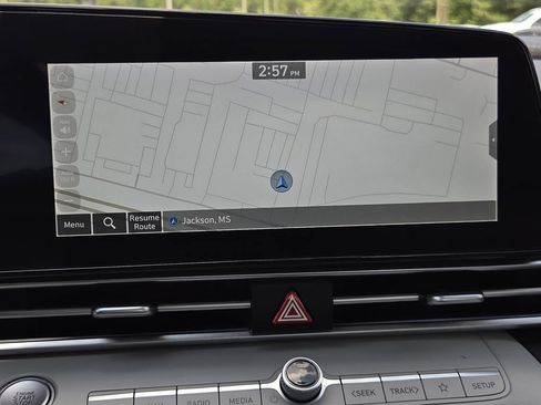 Used 2025 Hyundai Elantra Limited FWD image 9