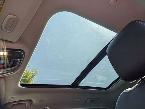 Used 2022 Jeep Grand Cherokee L Limited w/ Black Appearance Package image 9