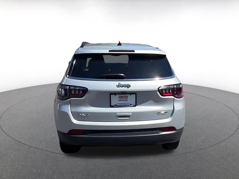 Used 2025 Jeep Compass Latitude AWD/4WD image 8