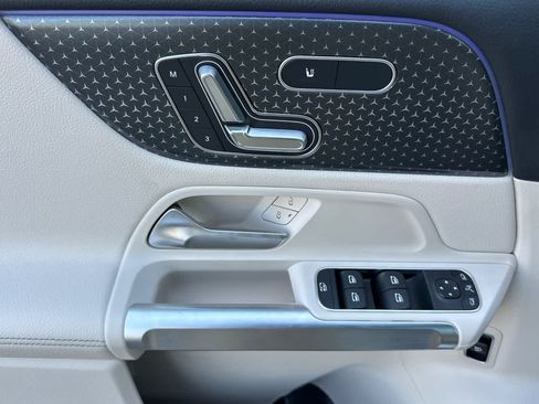 New 2025 Mercedes-Benz GLB 250 image 10