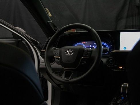 Used 2025 Toyota Crown Signia image 14