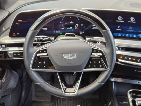 Used 2025 Cadillac Lyriq Luxury w/ LPO, Floor Liner Package AWD/4WD image 15