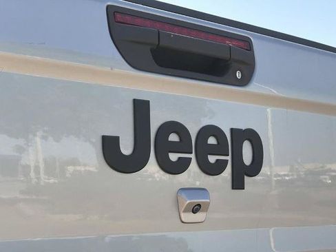 Used 2021 Jeep Gladiator Sport AWD/4WD image 9