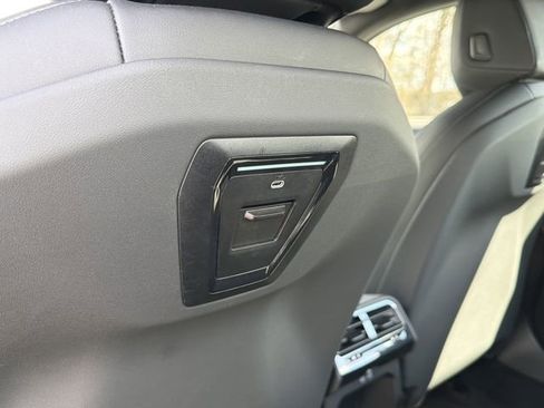 Used 2025 BMW 540i xDrive AWD/4WD image 19