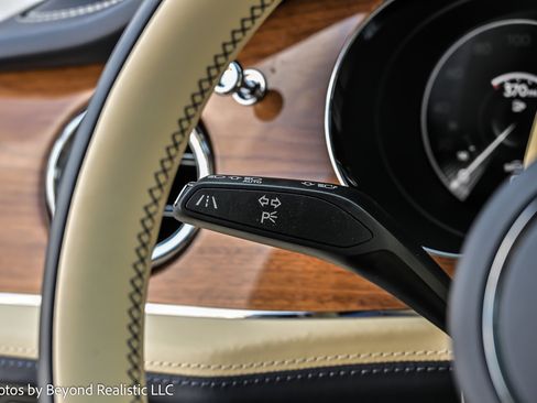 Used 2023 Bentley Bentayga Extended Wheelbase image 42