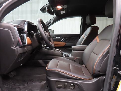 Used 2024 GMC Canyon AT4 w/ AT4 Premium Package image 9