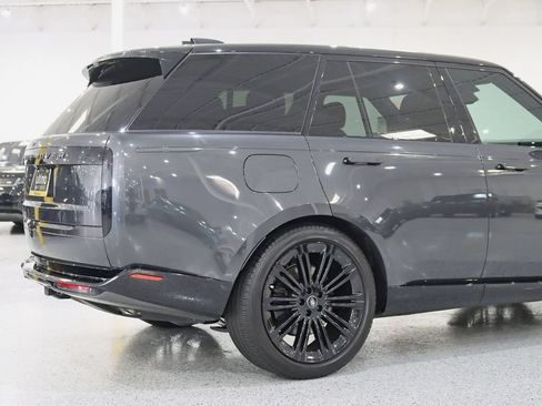 Used 2024 Land Rover Range Rover SE AWD/4WD image 9