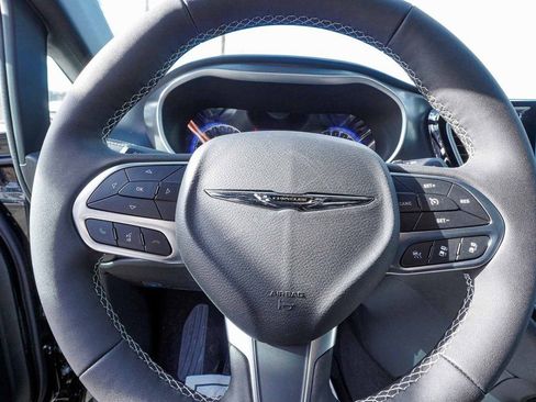 New 2026 Chrysler Pacifica Select image 27