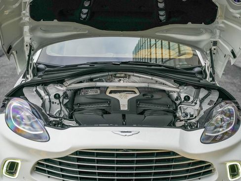 Used 2021 Aston Martin DBX image 19