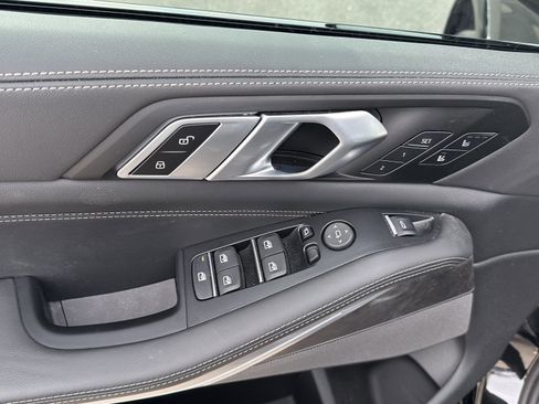 Used 2025 BMW X5 xDrive40i w/ Executive Package image 17