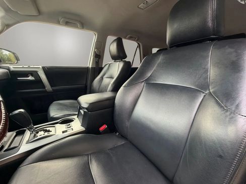 Used 2017 Toyota 4Runner SR5 AWD/4WD image 11