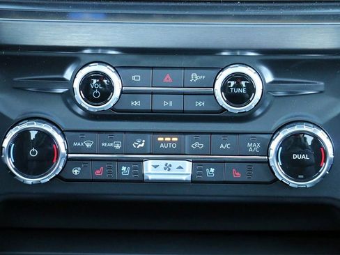 New 2026 Ford F250 Lariat w/ Black Appearance Package image 31