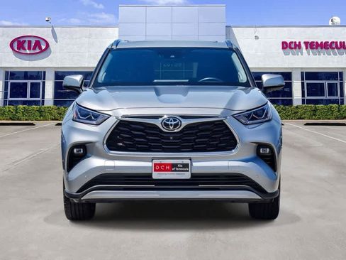 Used 2020 Toyota Highlander Platinum AWD/4WD image 2