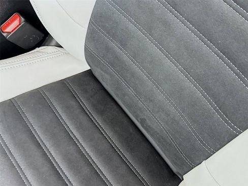 New 2025 Mitsubishi Outlander SE image 20