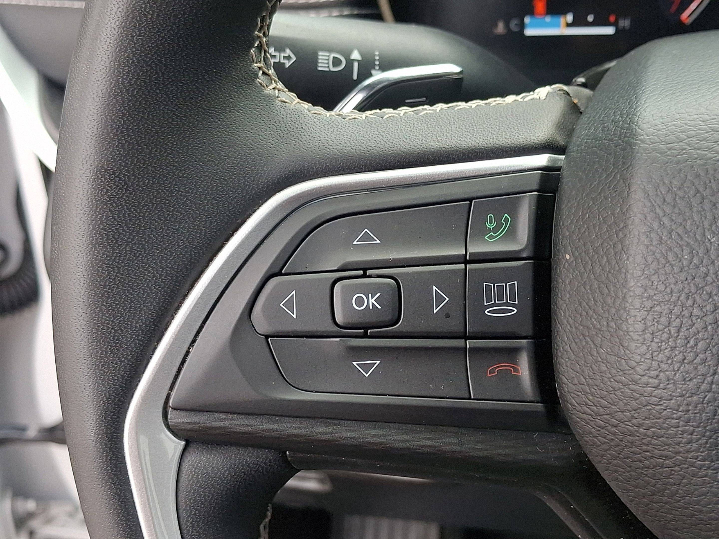 Used 2023 Jeep Grand Cherokee Altitude AWD/4WD image 22