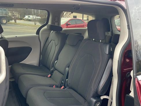 Used 2019 Chrysler Pacifica Touring Plus w/ Tire & Wheel Group image 16