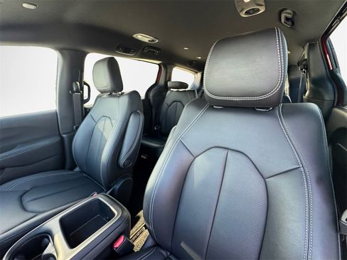 Certified 2026 Chrysler Pacifica Select image 24