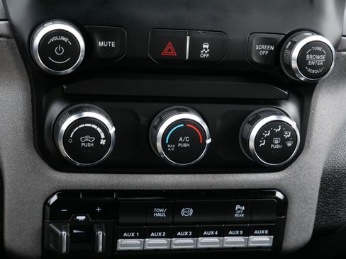 Used 2024 RAM 2500 Tradesman w/ Chrome Appearance Group image 24