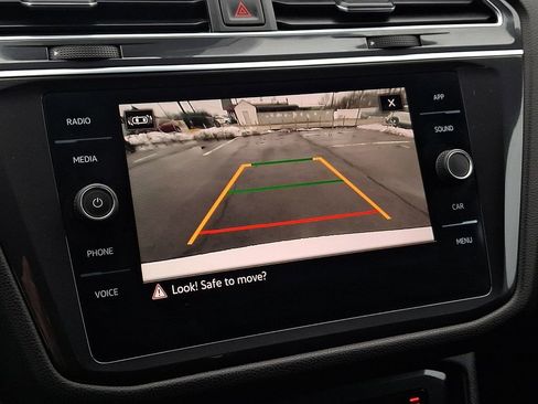 Certified 2022 Volkswagen Tiguan SE image 17