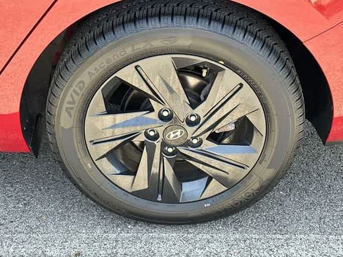 Used 2022 Hyundai Elantra SEL FWD image 5