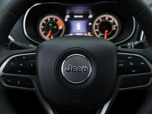 Used 2022 Jeep Cherokee Latitude Lux w/ Sun & Sound Group image 11