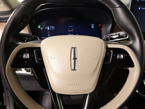 Certified 2025 Lincoln Corsair Reserve image 3