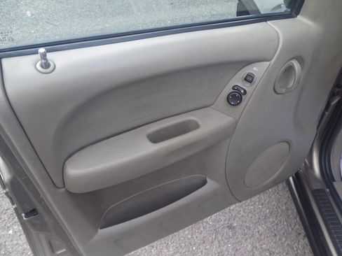 Used 2005 Jeep Liberty Renegade image 22