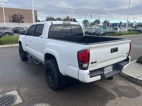 Used 2020 Toyota Tacoma SR image 8
