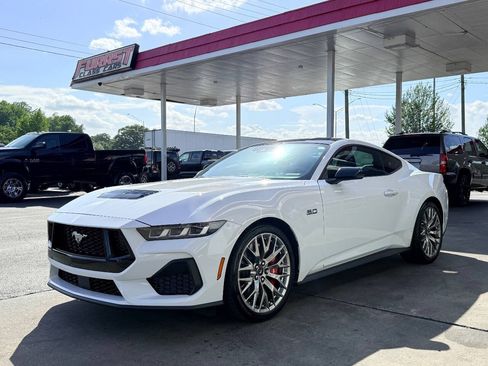 Used 2024 Ford Mustang GT Premium RWD image 6