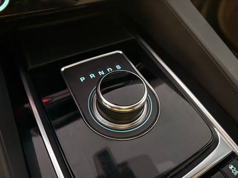 Used 2020 Jaguar F-PACE Premium image 27