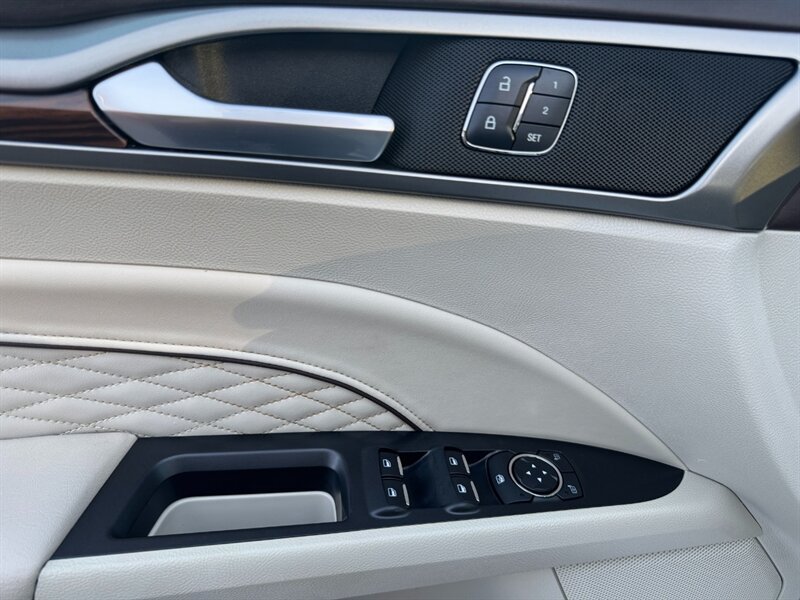 Used 2018 Ford Fusion Platinum FWD image 19