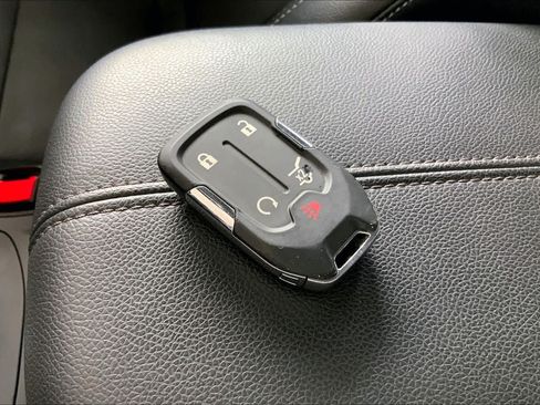 Used 2023 GMC Terrain SLT w/ Tech Package FWD image 15