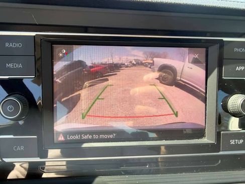 Used 2019 Volkswagen Jetta SE w/ Cold Weather Package image 12