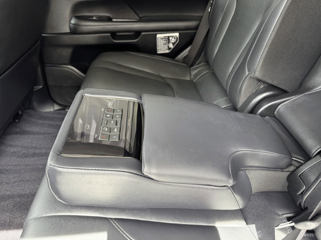 Used 2018 Lexus LX 570 4WD image 29