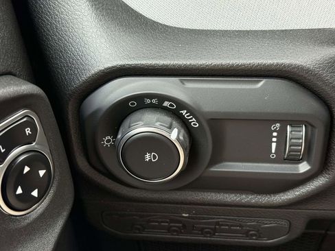 Used 2024 Jeep Wrangler Unlimited Sport AWD/4WD image 27
