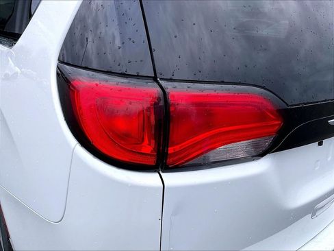 Used 2023 Chrysler Voyager LX image 29