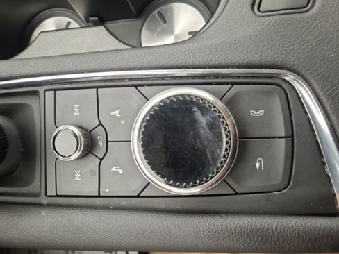 Used 2023 Cadillac XT6 FWD image 35