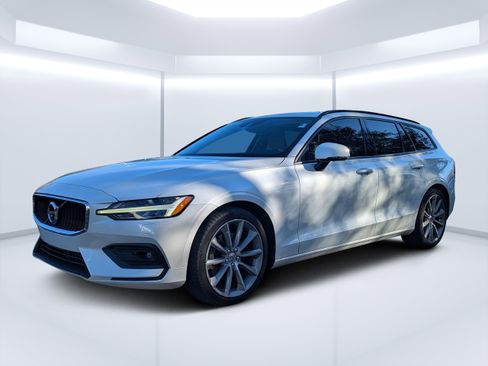Used 2020 Volvo V60 T5 Momentum w/ Protection Package Premier image 10